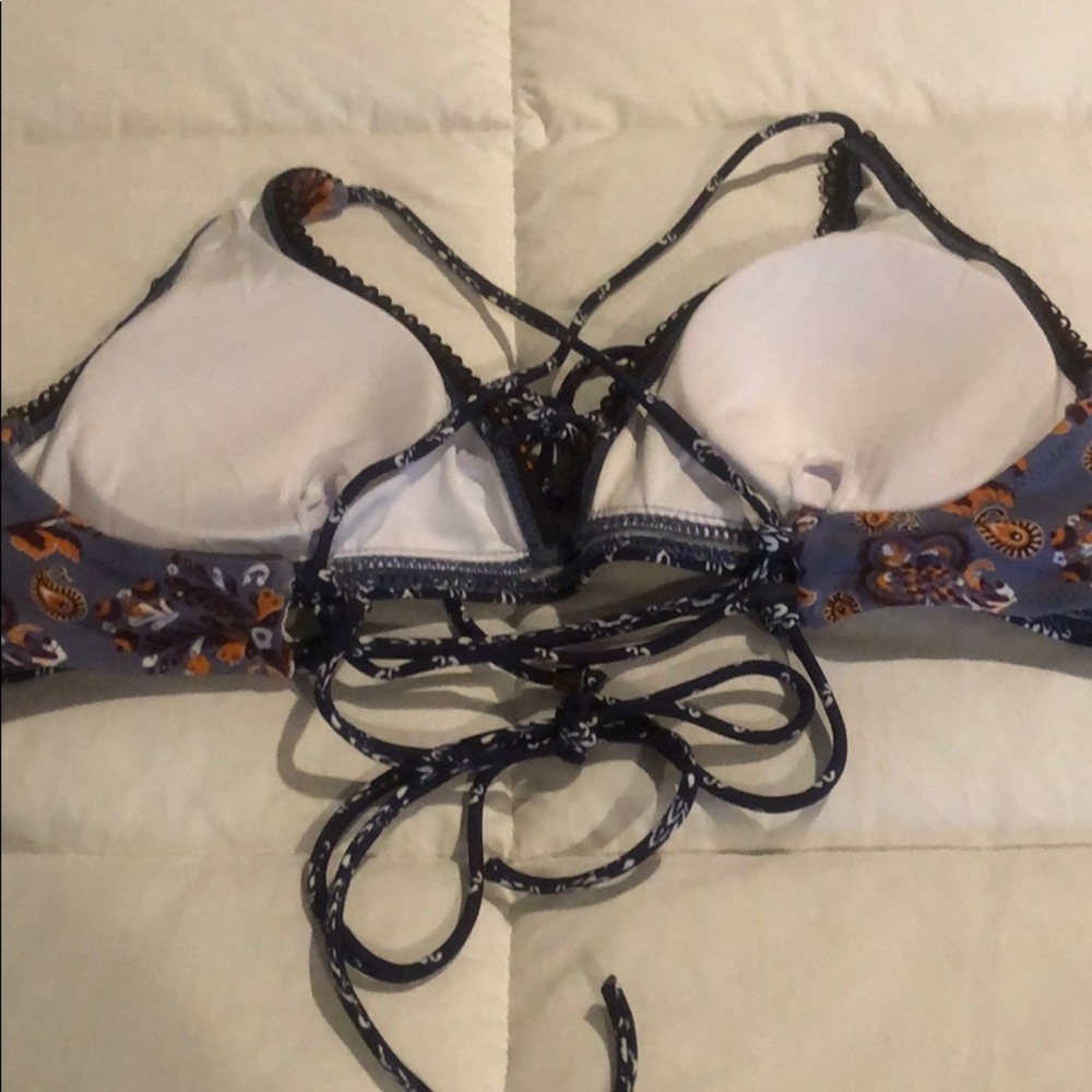 Bikini - Picture 2 of 2